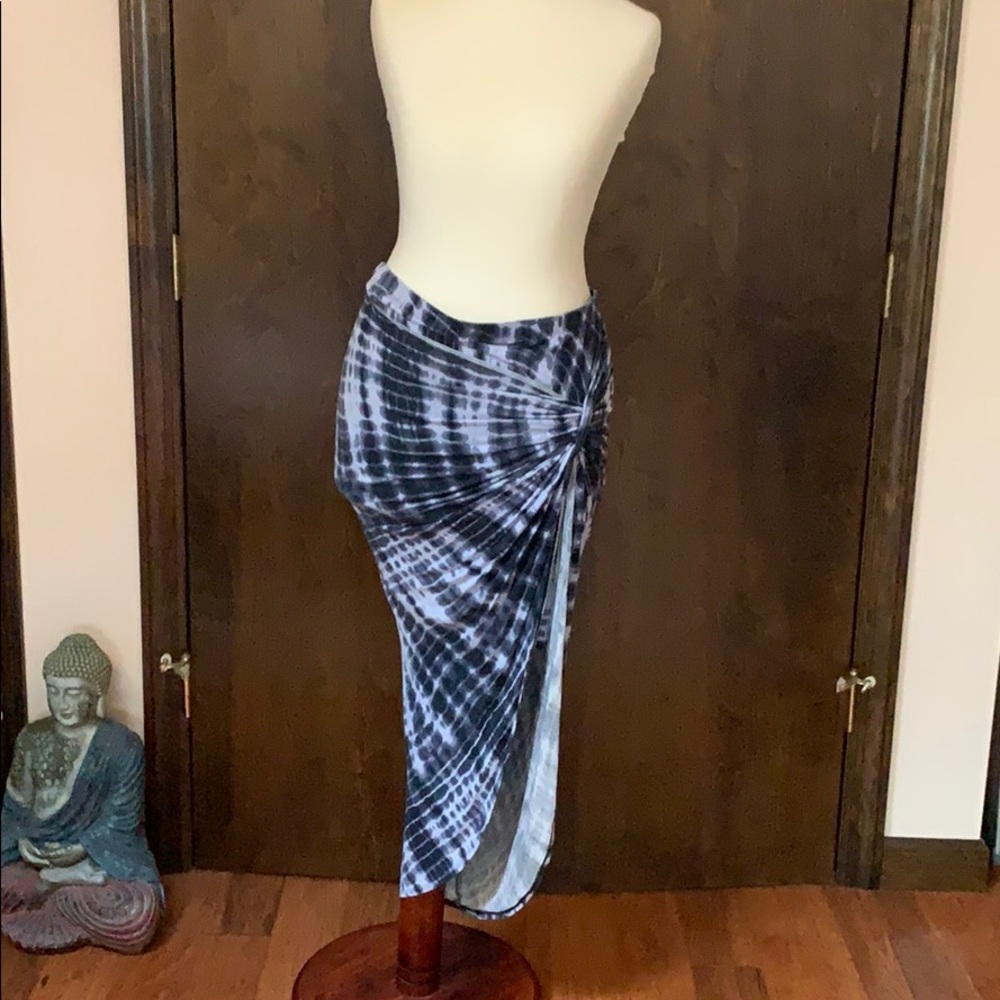 Side tie-dye knot asymmetric skirt with inner slip